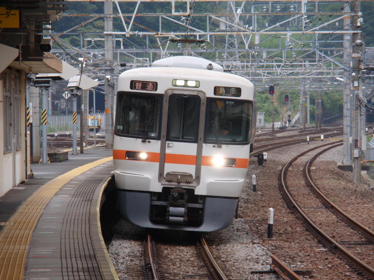 函南駅1番線でのJR東海・313系
