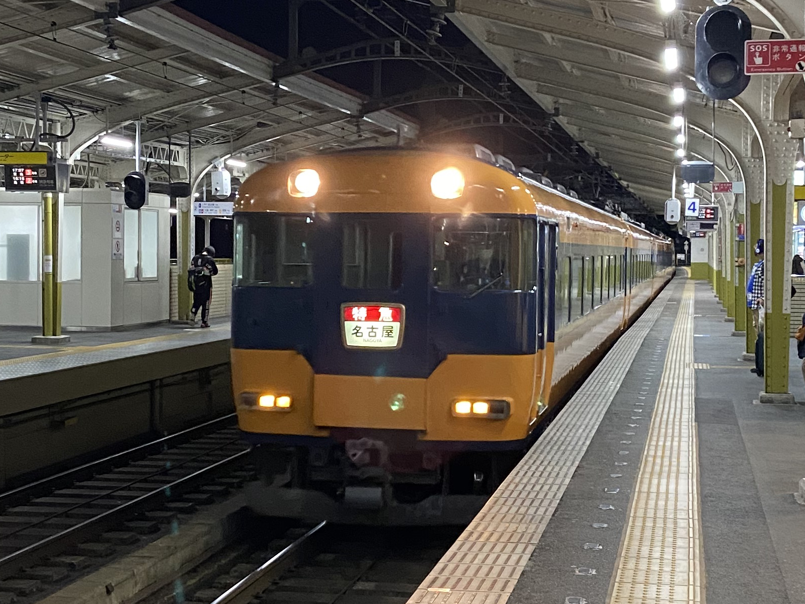 宇治山田駅・近鉄、12200系